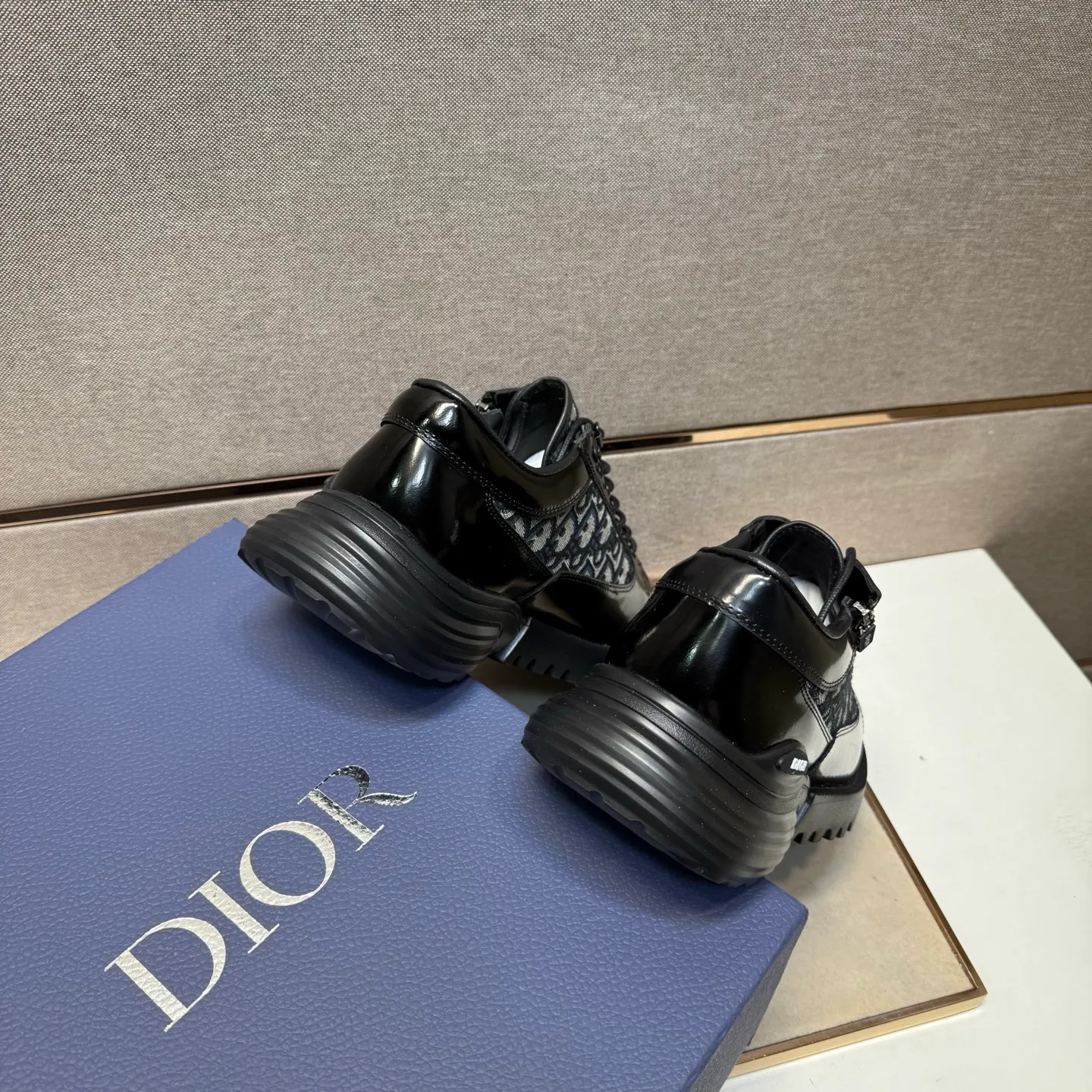⬛️Men's shoes 💰p560 [Dior~] Men's casual shoes 2025z cabinet sales simultaneously 🔶Size: 39-44 #️⃣ 🔷2 colors🔜The upper is made of multi-material splicing➕Genuine leather lining, comfortable and breathable, sole: original comfortable and wear-resistant outsole, ⚠️Real shot📱Photographed🎬The real thing is better📢📢📢